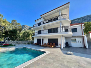 Large holiday house with swimming pool and terrace